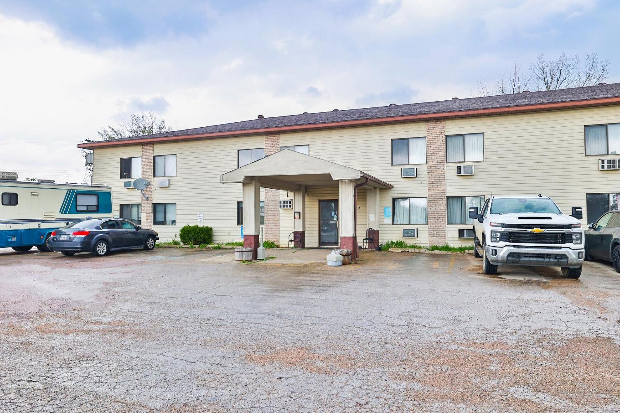 Oyo Hotel Pipestone Mn, Canterbury Park Exterior photo