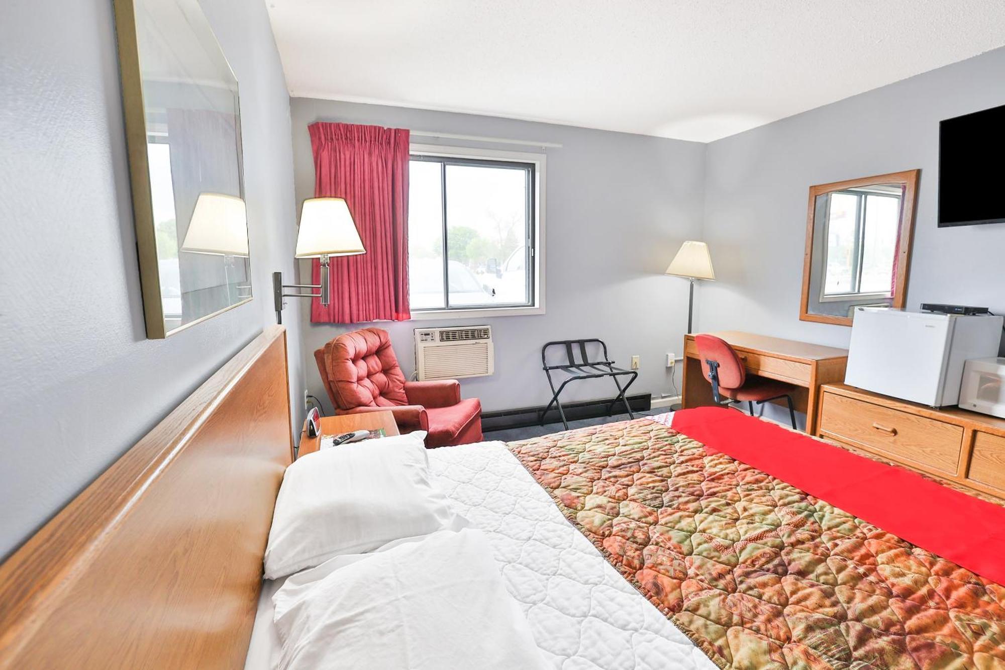 Oyo Hotel Pipestone Mn, Canterbury Park Exterior photo