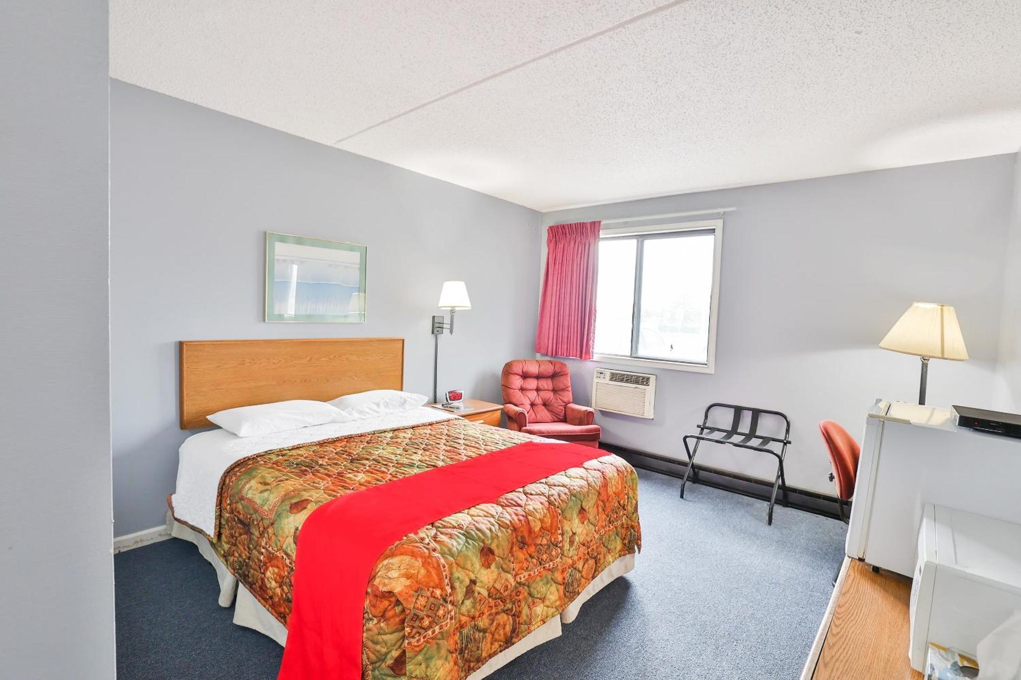 Oyo Hotel Pipestone Mn, Canterbury Park Exterior photo
